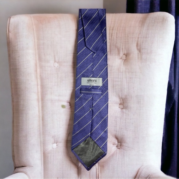 ARMANI Collezioni purple and white tie amazing details 100 silk Italy - Picture 5 of 7